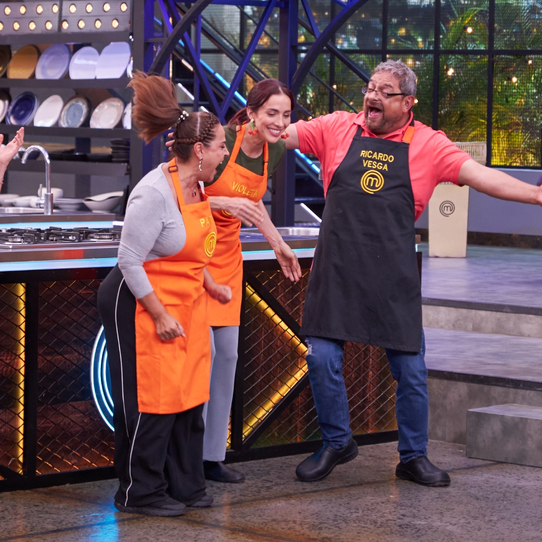 Violeta, Patricia y Ricardo ganan reto y no irán a prueba de eliminación en MasterChef