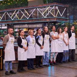 Un cocinero se despide del Top 10 de MasterChef Celebrity Colombia