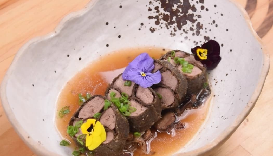 Rollo de lomo fino con alga nori
