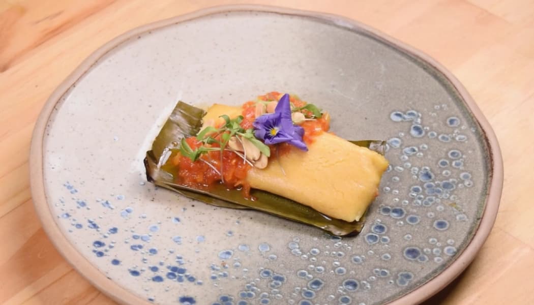 Tamal de pipián con salsa de ají de maní