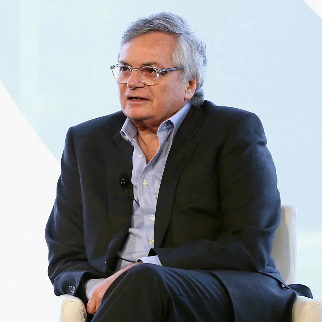 ¿De qué tratan los capítulos de Efecto Naím con Moíses Naím?