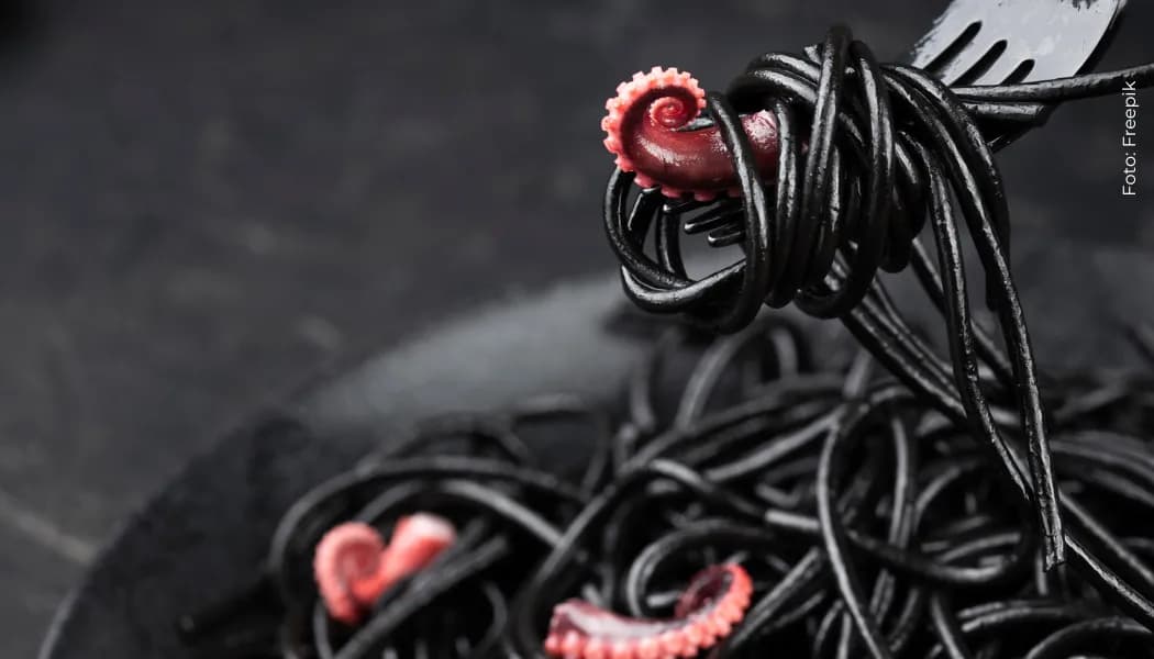 Receta fideu con tinta de calamar y mariscos fideos en tinta de calamar