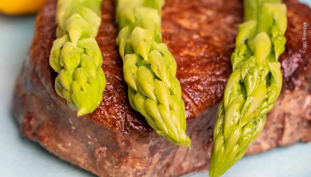 Receta lomo de res en salsa holandesa con espárragos lomo de res con esparragos