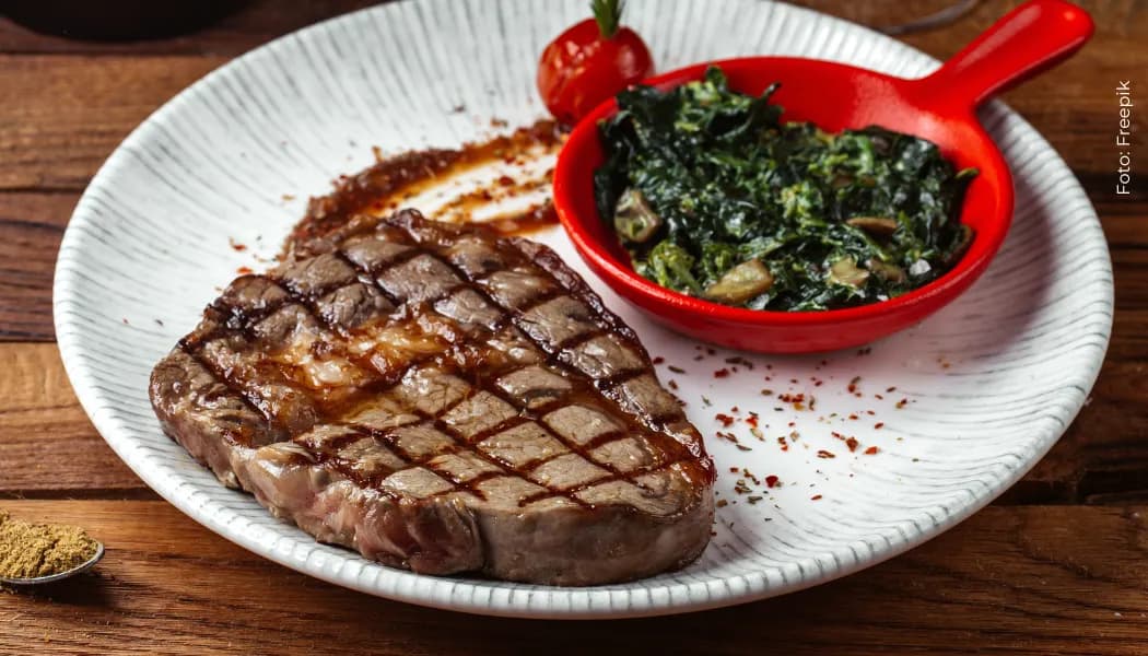 Receta lomo de res en salsa de pimienta con espinacas lomo de res