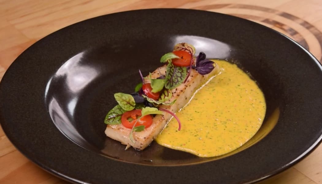 Pescado blanco con salsa de encocado Pescado blanco con salsa de encocado