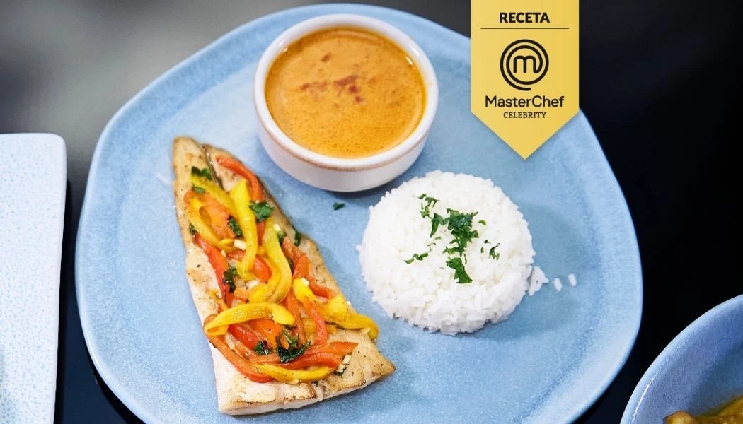 Receta corvina con pimentones y hogao.   Receta corvina con pimentones y hogao.