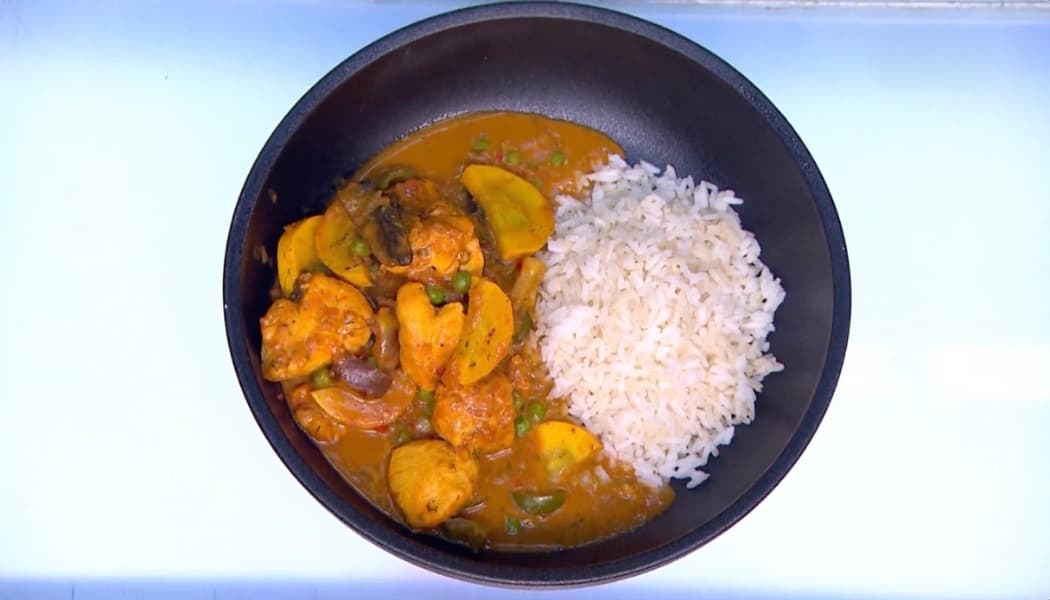 Curry de pollo cremoso con leche de coco Curry de pollo cremoso con leche de coco