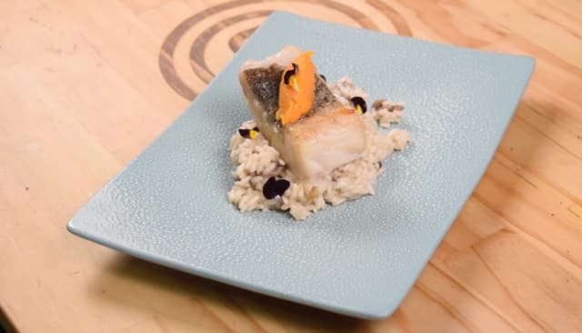 Risotto de hongos coronado con pargo image_alt