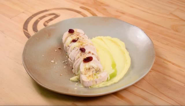Roulade de Pollo Relleno de Nueces y Albaricoques image_alt