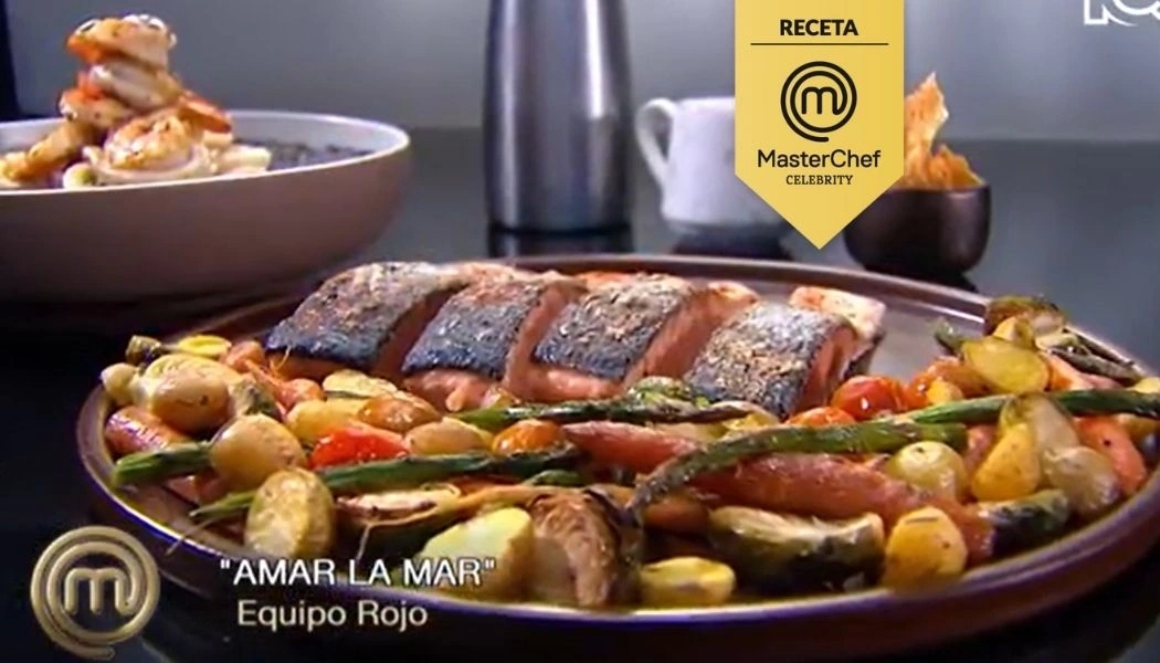 Receta risotto negro con salmón y vegetales. Receta risotto negro con salmón y vegetales.