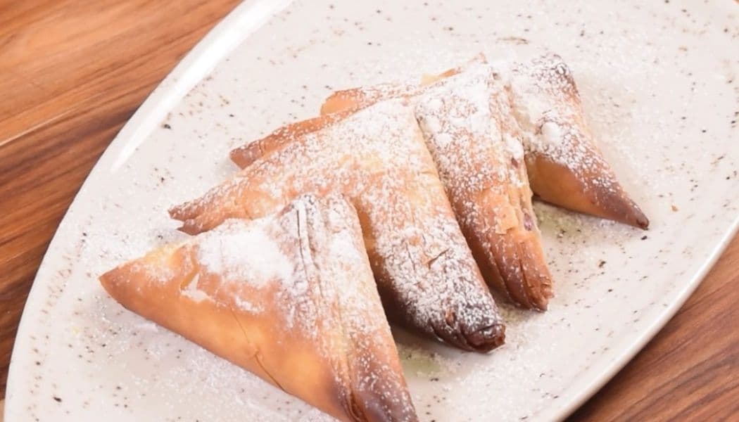 Samosas rellenas de chocolate, ricota y arándanos Samosas rellenas de chocolate, ricota y arándanos