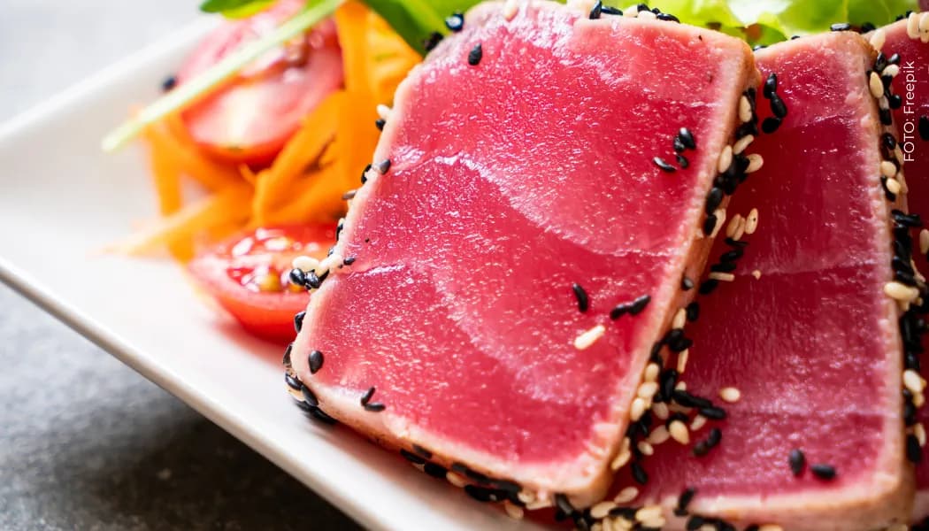 Receta tataki de atún en salsa de tamarindo y aceite de ajonjolí Receta tataki de atún en salsa de tamarindo y aceite de ajonjolí