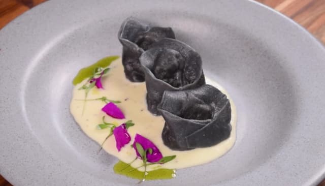 Tortellini rellenos de pimentón y zucchini image_alt