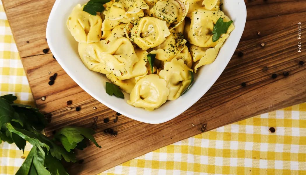 Receta tortellini relleno de pera y queso azul en salsa tortellini relleno
